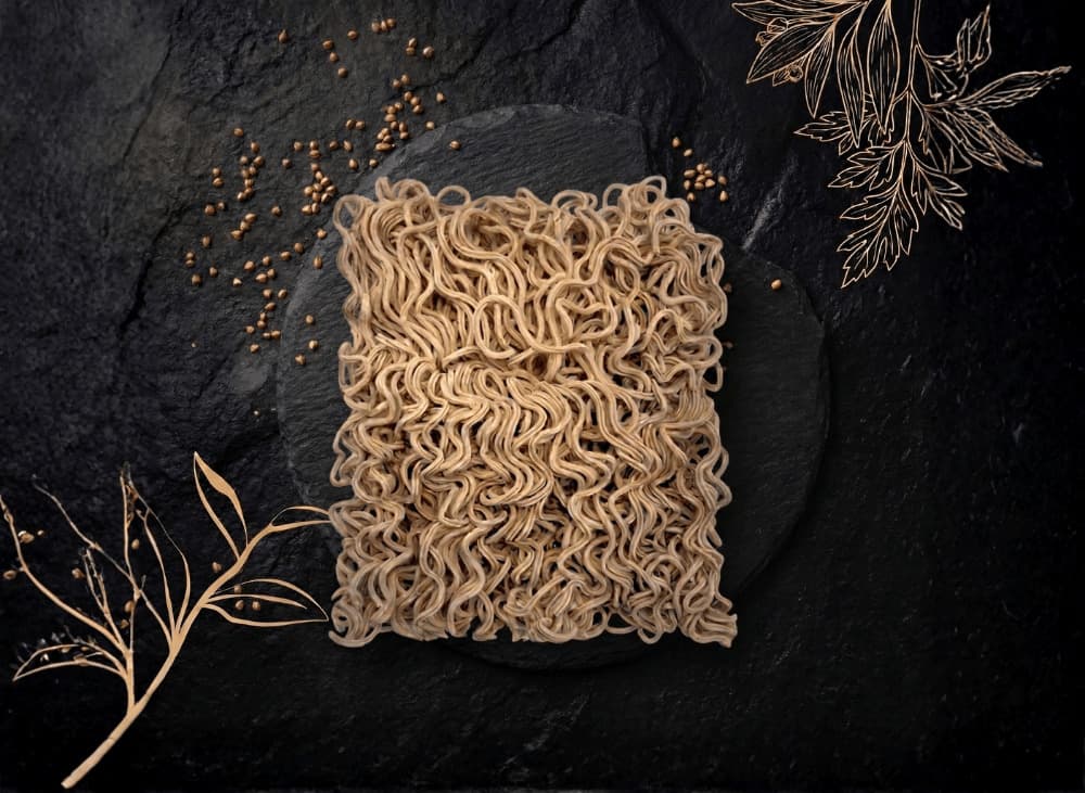 Soba Lab 蕎麥麵純麵條：乾麵體置於石板盤，質感商品形象